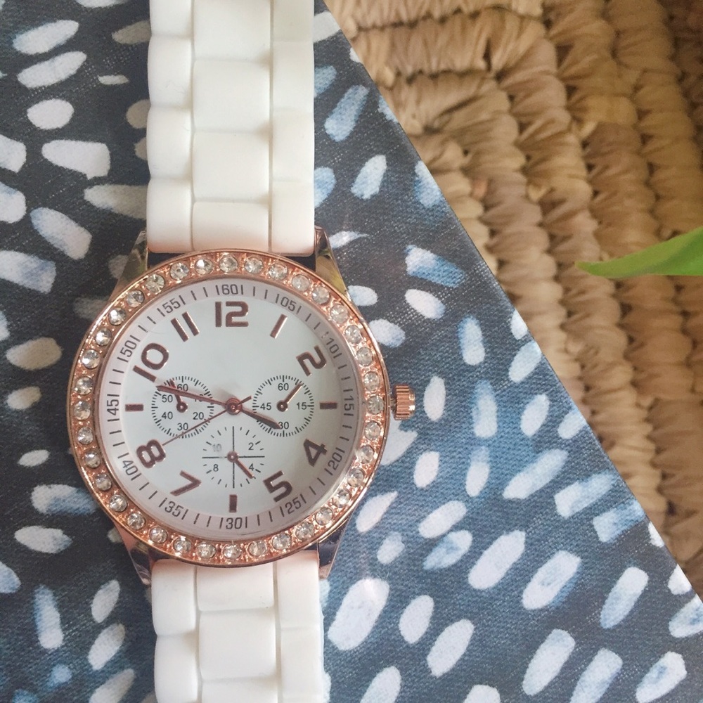 🎁 FWP White Silicon Watch with Rose Gold